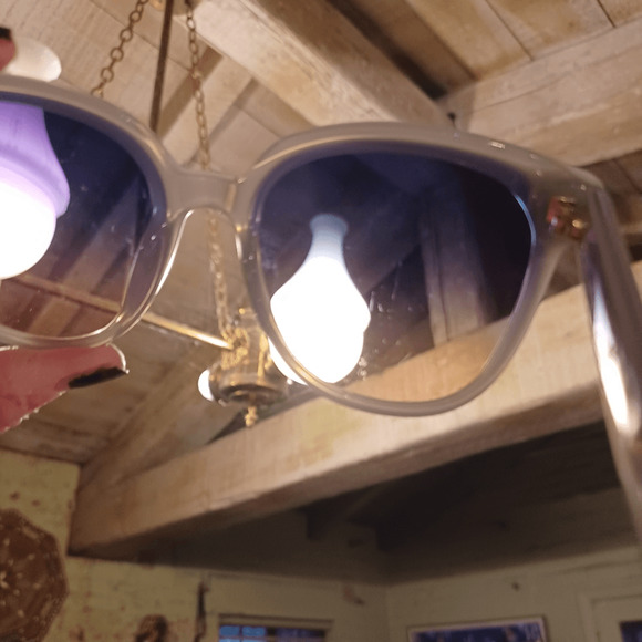 NEW! Quay Rent Free Stylish Green Sunglasses *read main image 5